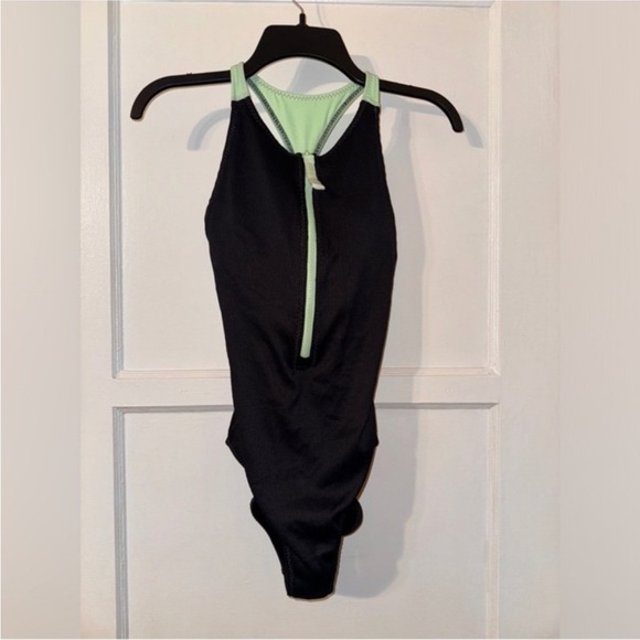 Fabletics Zip Front Racerback Black and green Swimsuit Size Small NWT - Picture 2 of 4